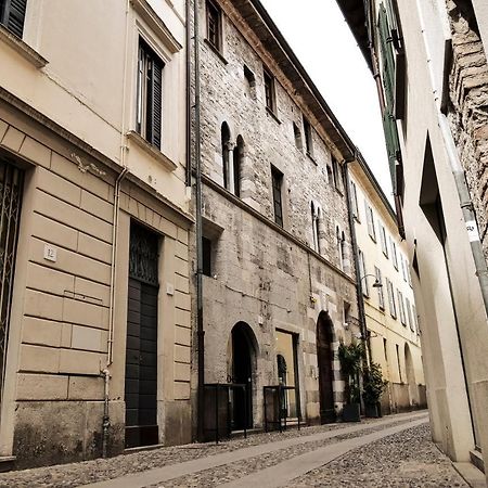 Casa Del Pittore - Elegante Appartamento Del 1200 - Centro Storico Como Ngoại thất bức ảnh