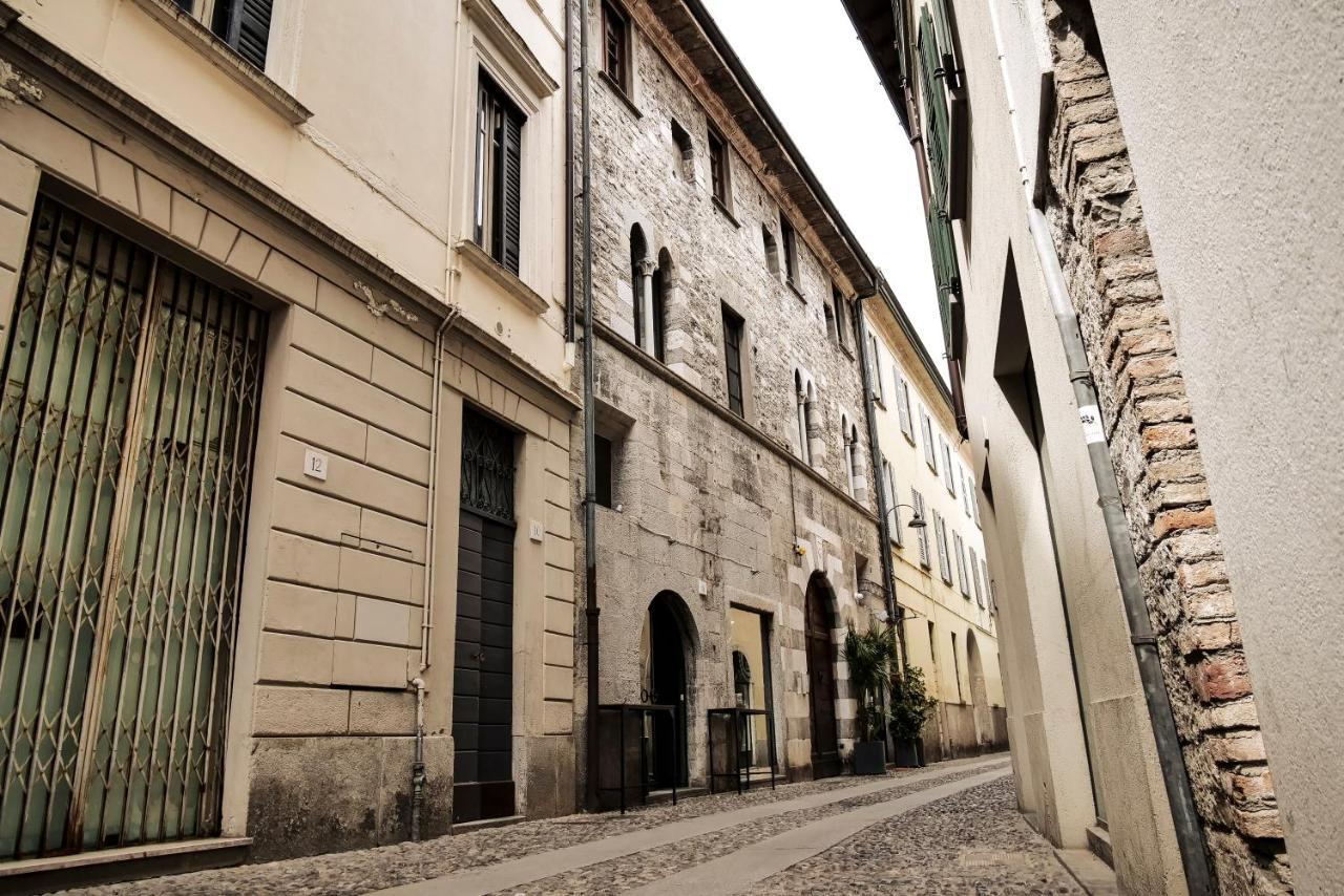 Casa Del Pittore - Elegante Appartamento Del 1200 - Centro Storico Como Ngoại thất bức ảnh