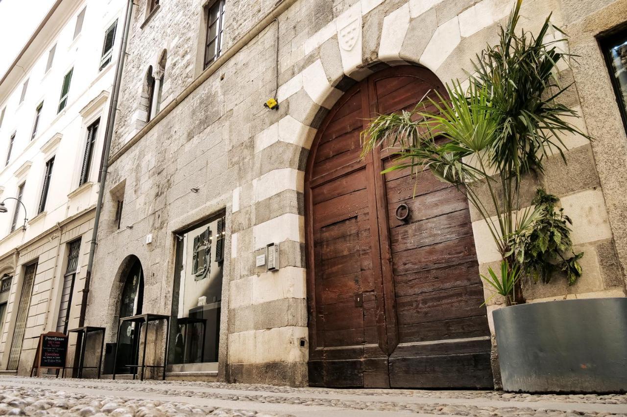 Casa Del Pittore - Elegante Appartamento Del 1200 - Centro Storico Como Ngoại thất bức ảnh